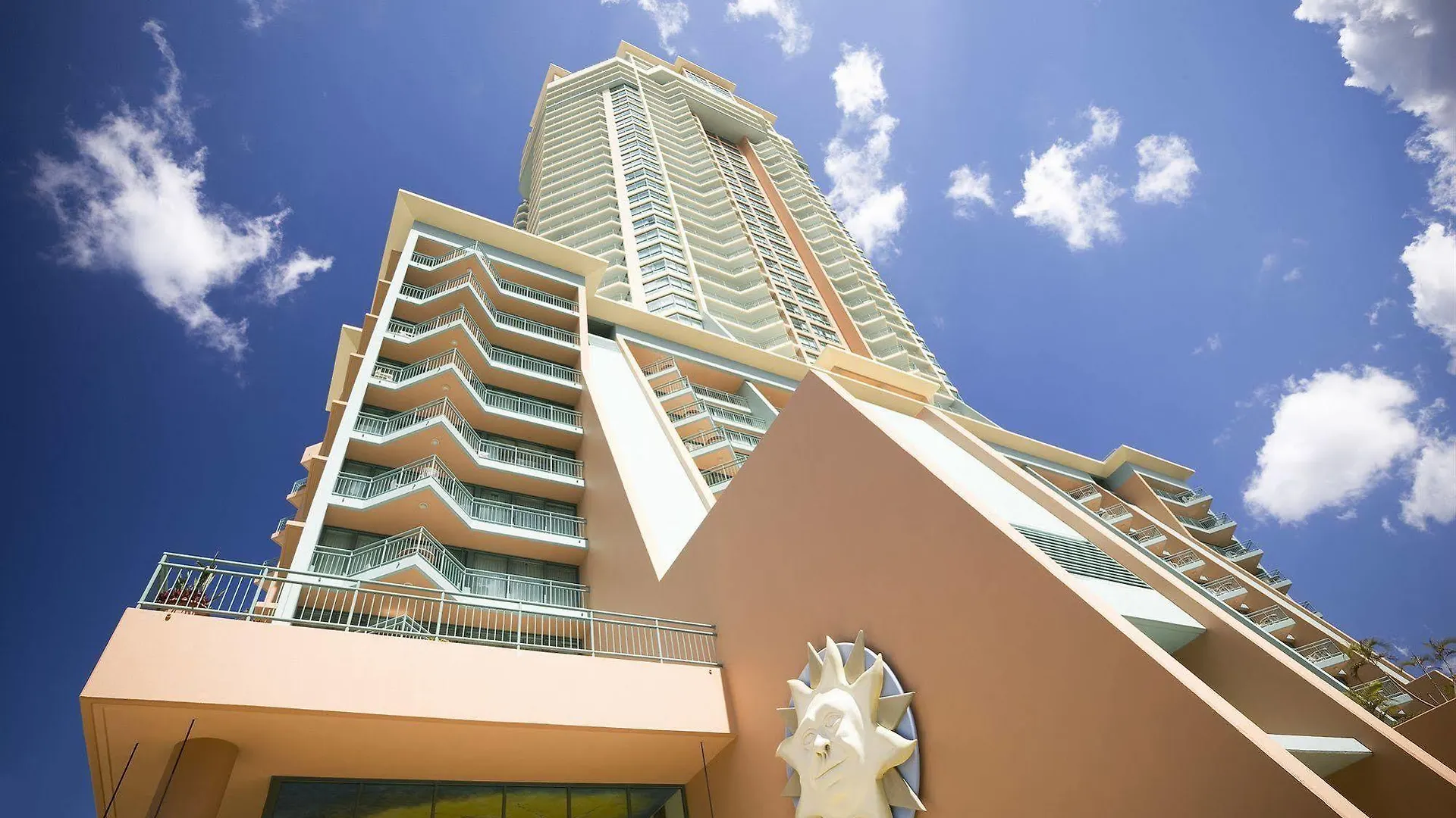 Mantra Crown Towers 4*