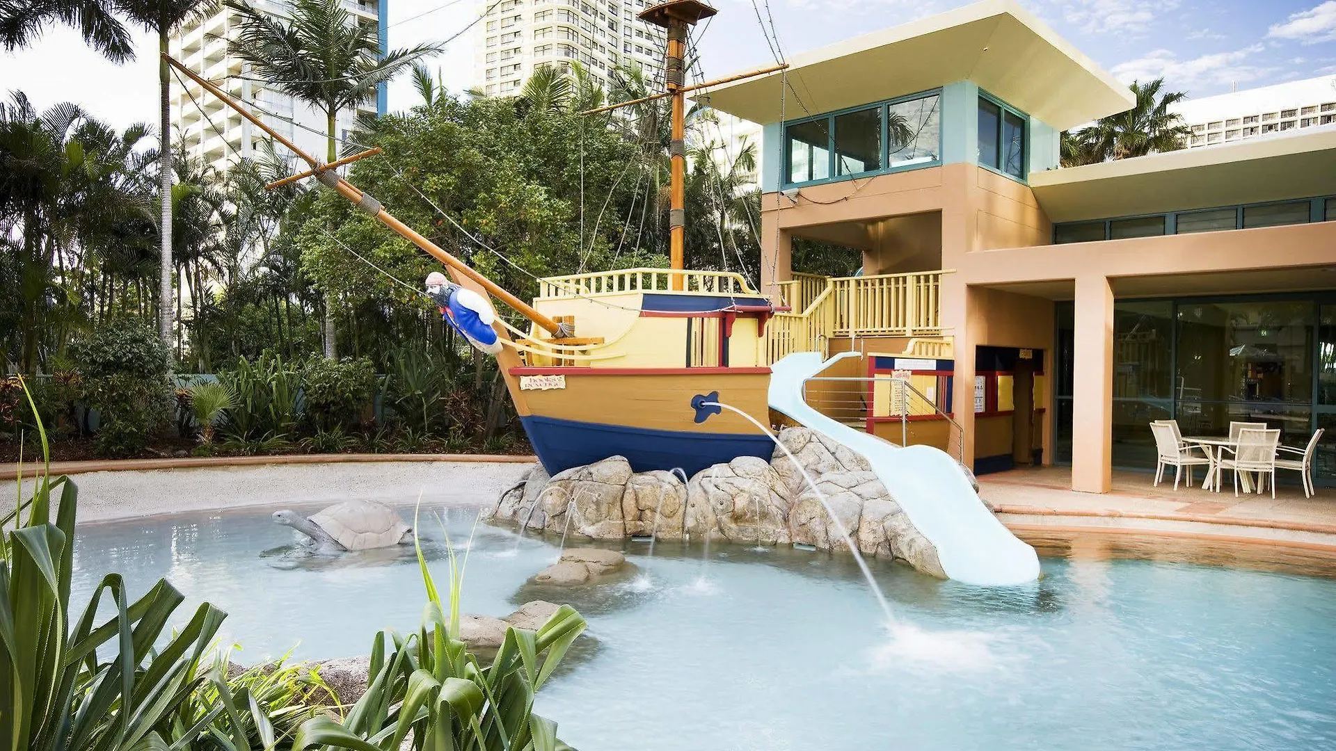 Mantra Crown Towers Aparthotel 4*