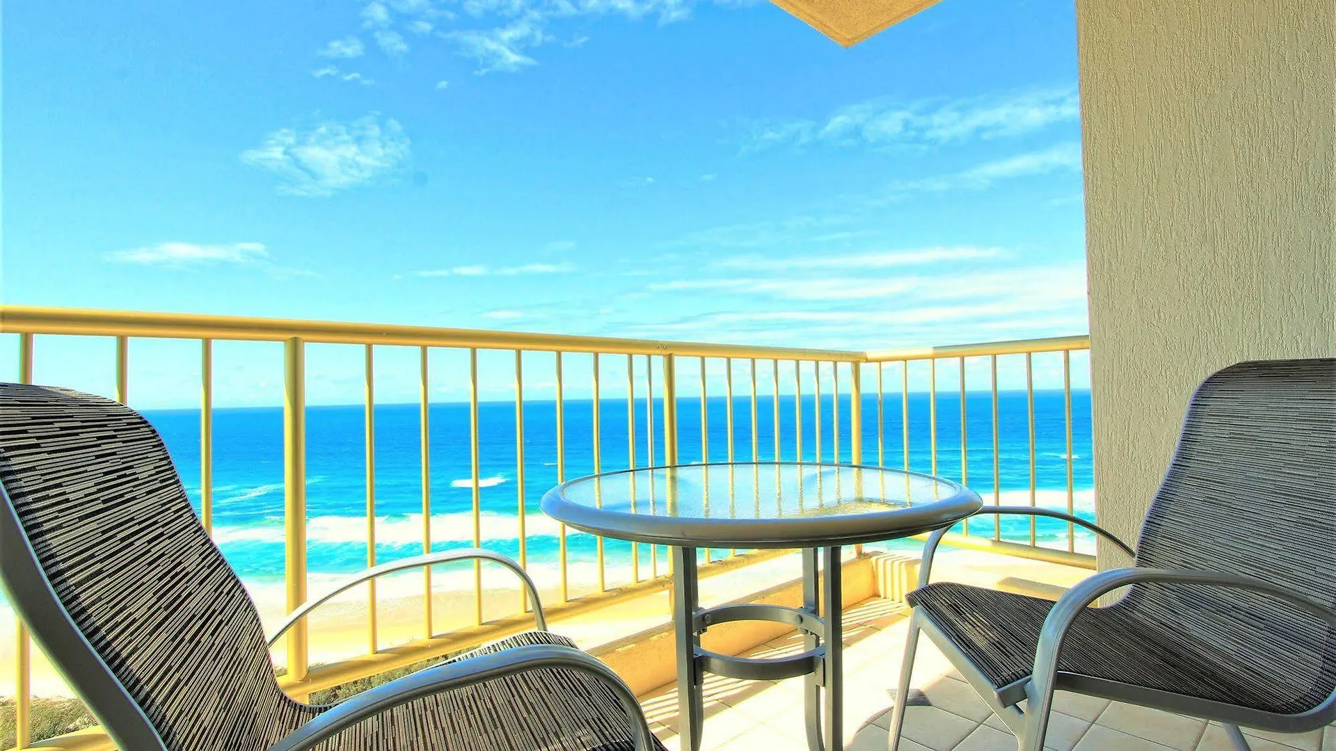 Hotel apartamentowy Capricorn One Beachside - Official Gold Coast