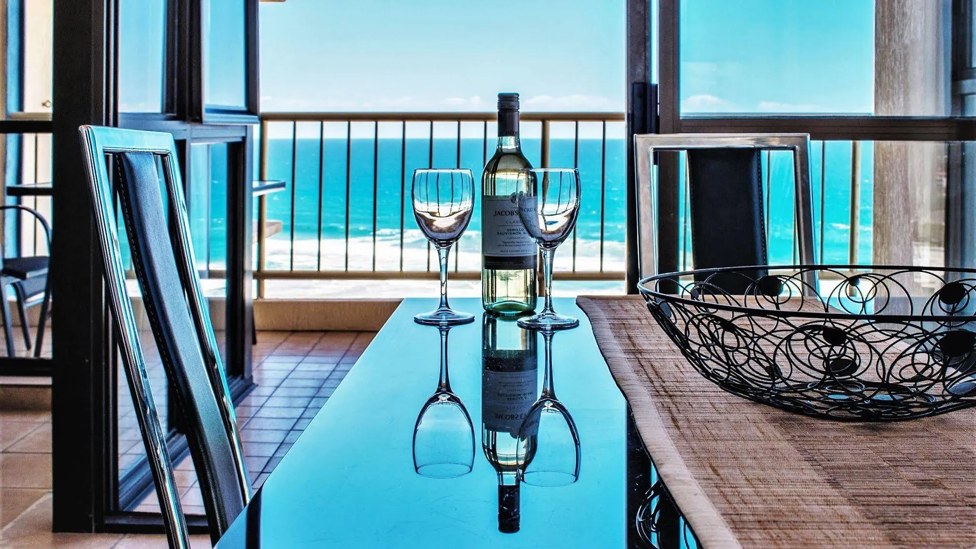 Capricorn One Beachside - Official Hotel apartamentowy Gold Coast