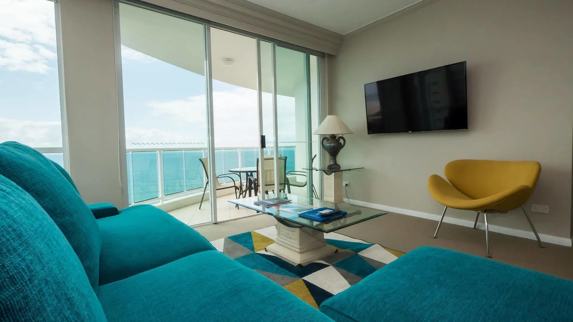 Pacific Views Aparthotel 4*