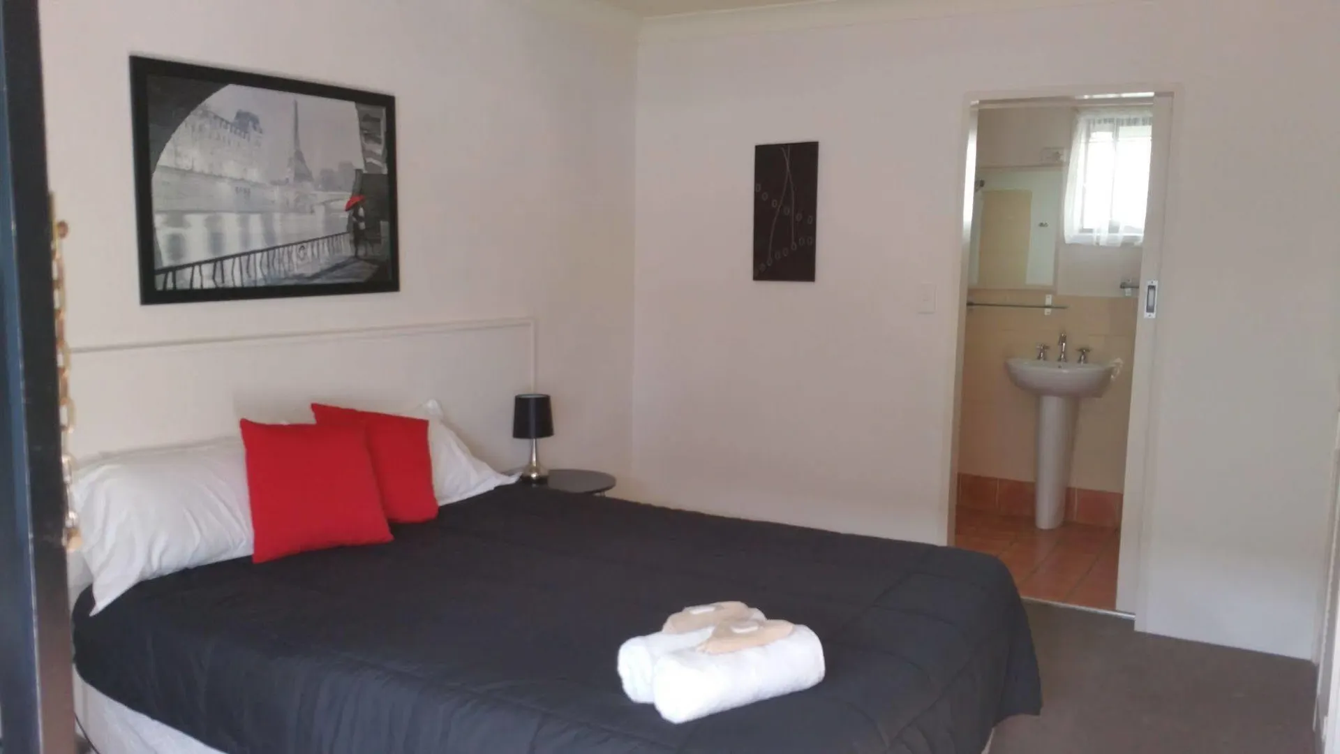 Blue Heron Boutique 4*