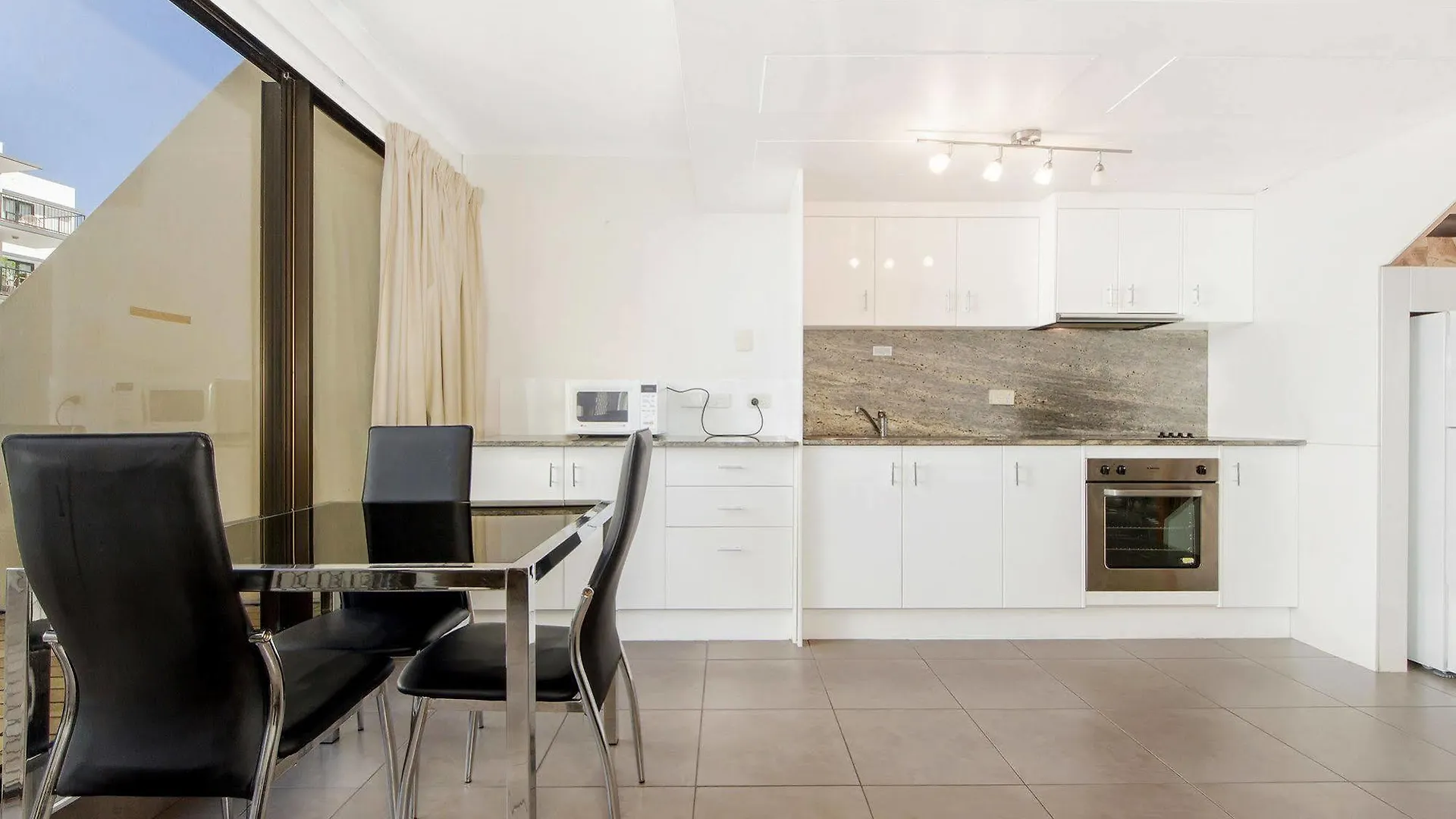 Broadbeach Travel Aparthotel 3*