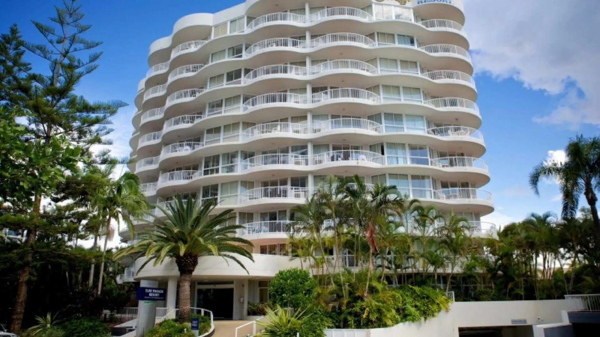 Aparthotel Surf Parade 4*