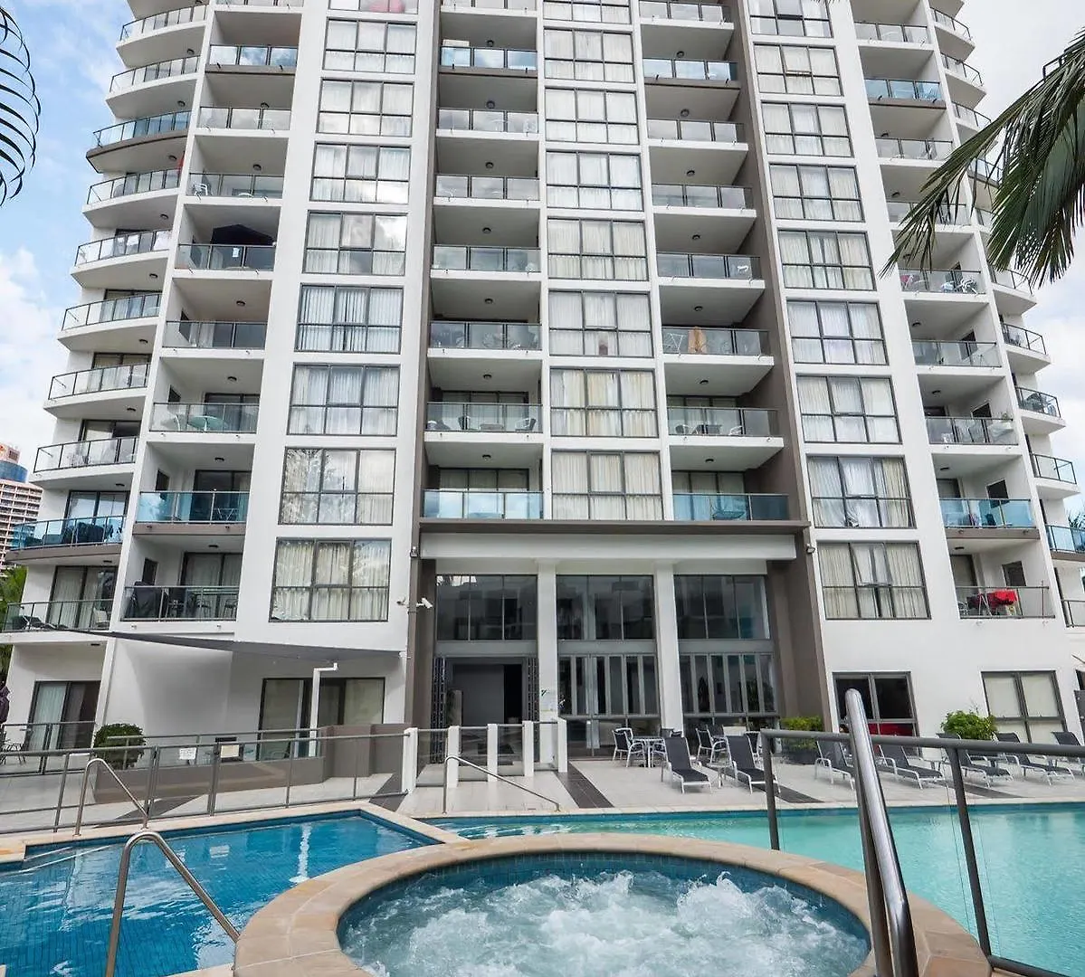 Ipanema Surfers Paradise Resort 4*