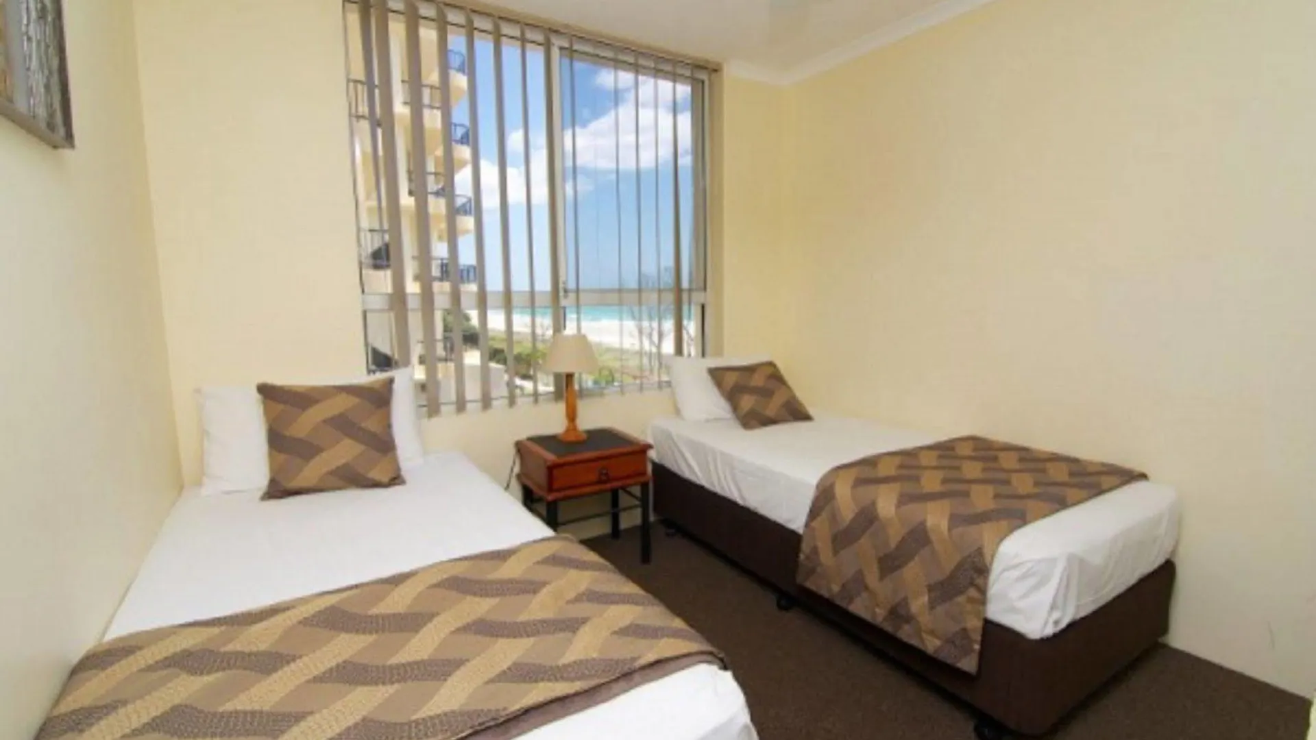 Hotel apartamentowy Crystal Beachfront