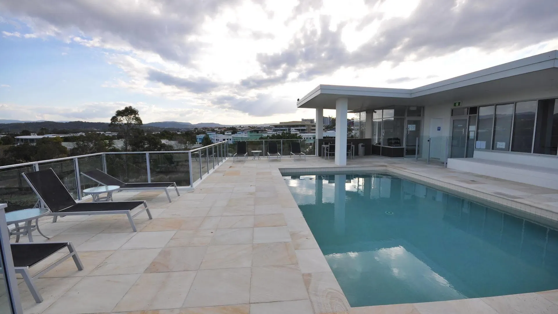 Chancellor Lakeside Aparthotel