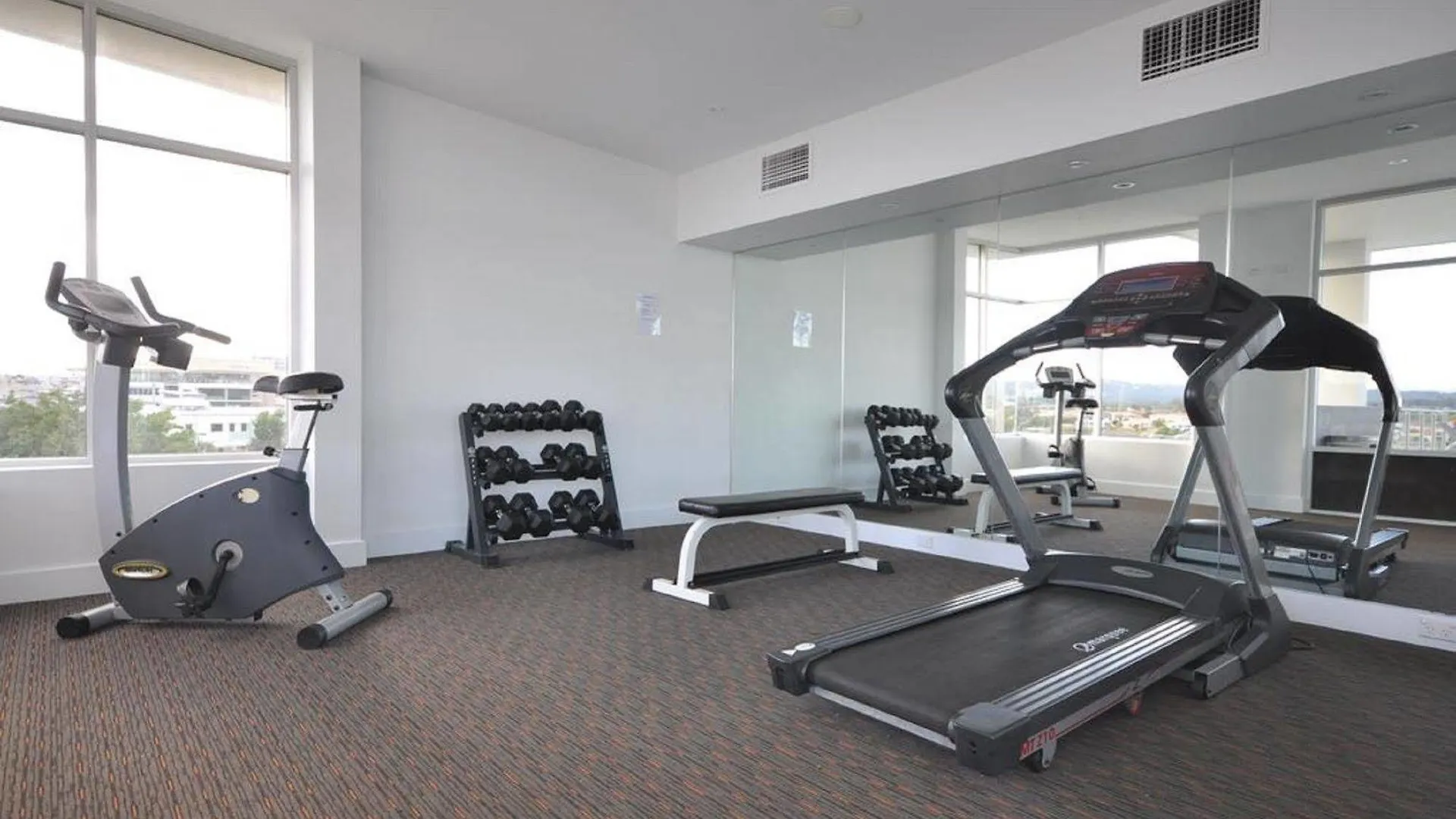 Chancellor Lakeside Apartahotel Gold Coast