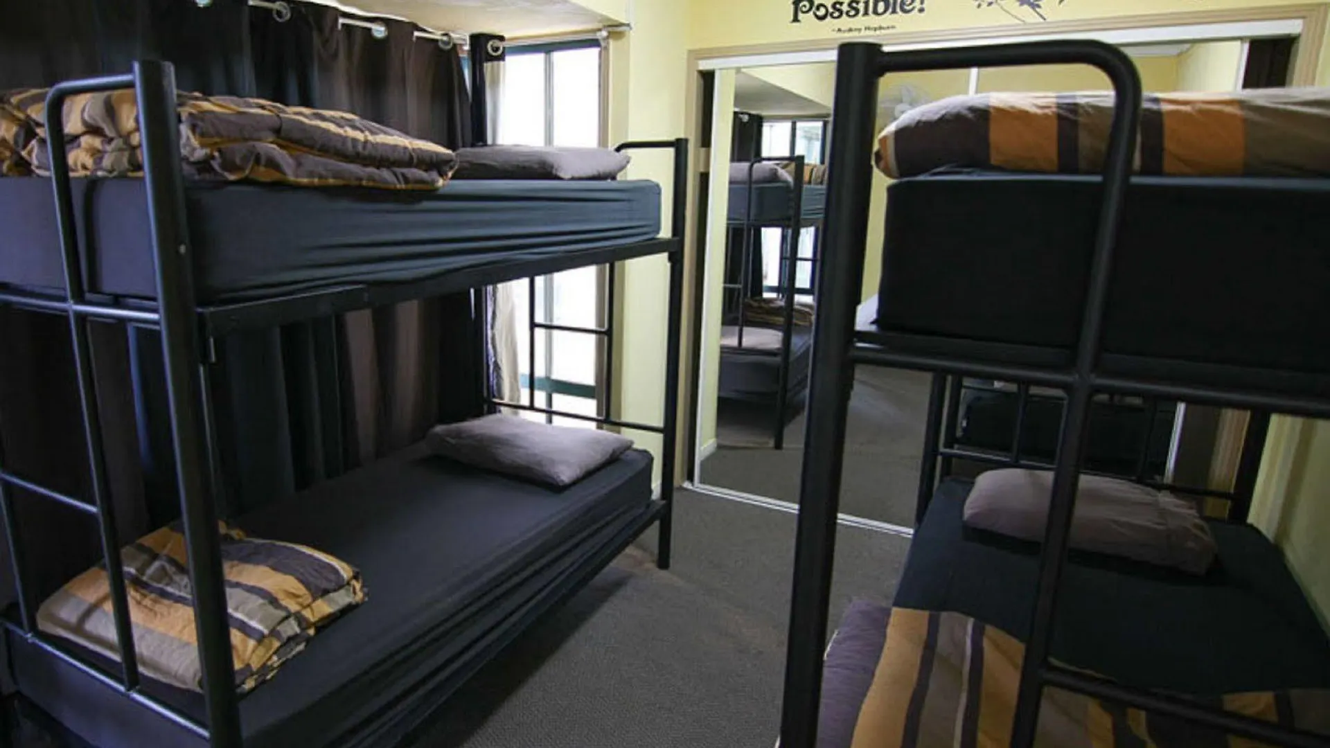 Sleeping Backpackers Hostel *