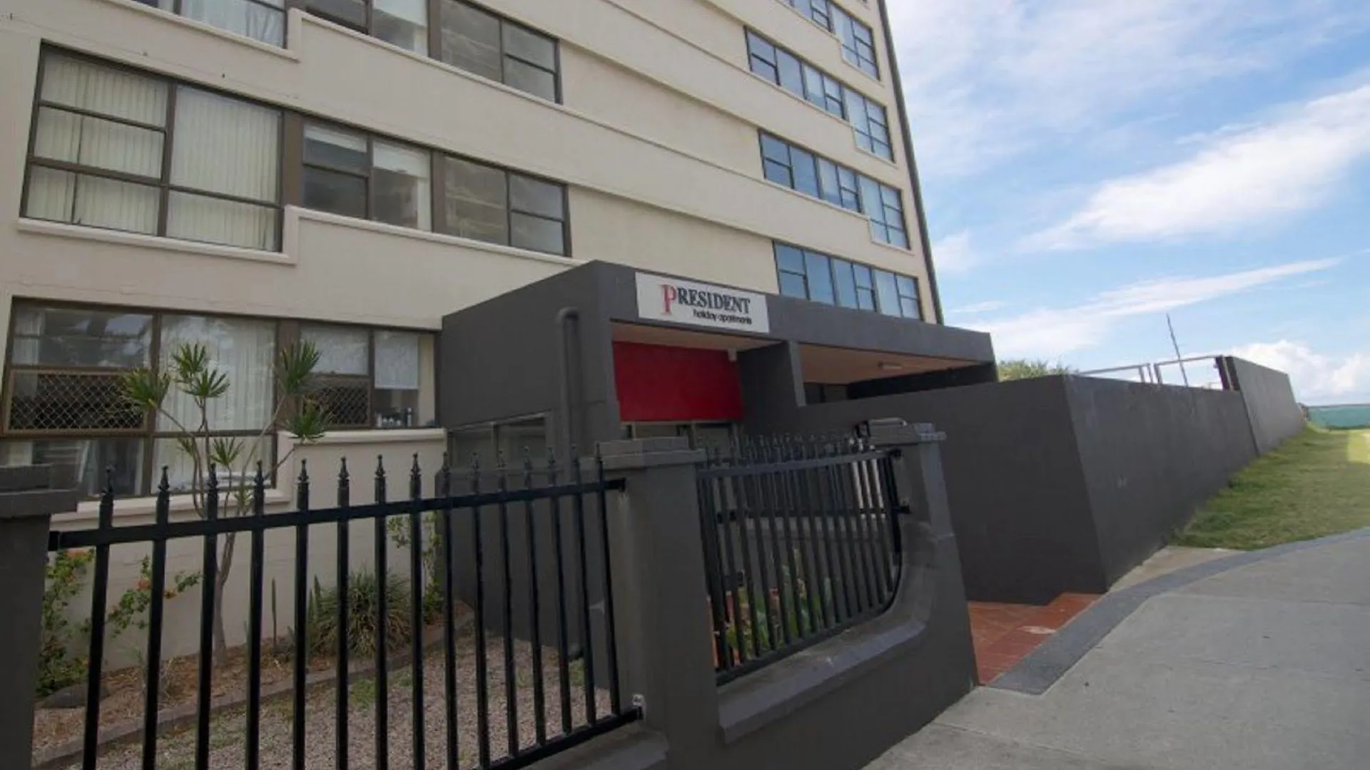President - Absolute Beachfront Hotel apartamentowy