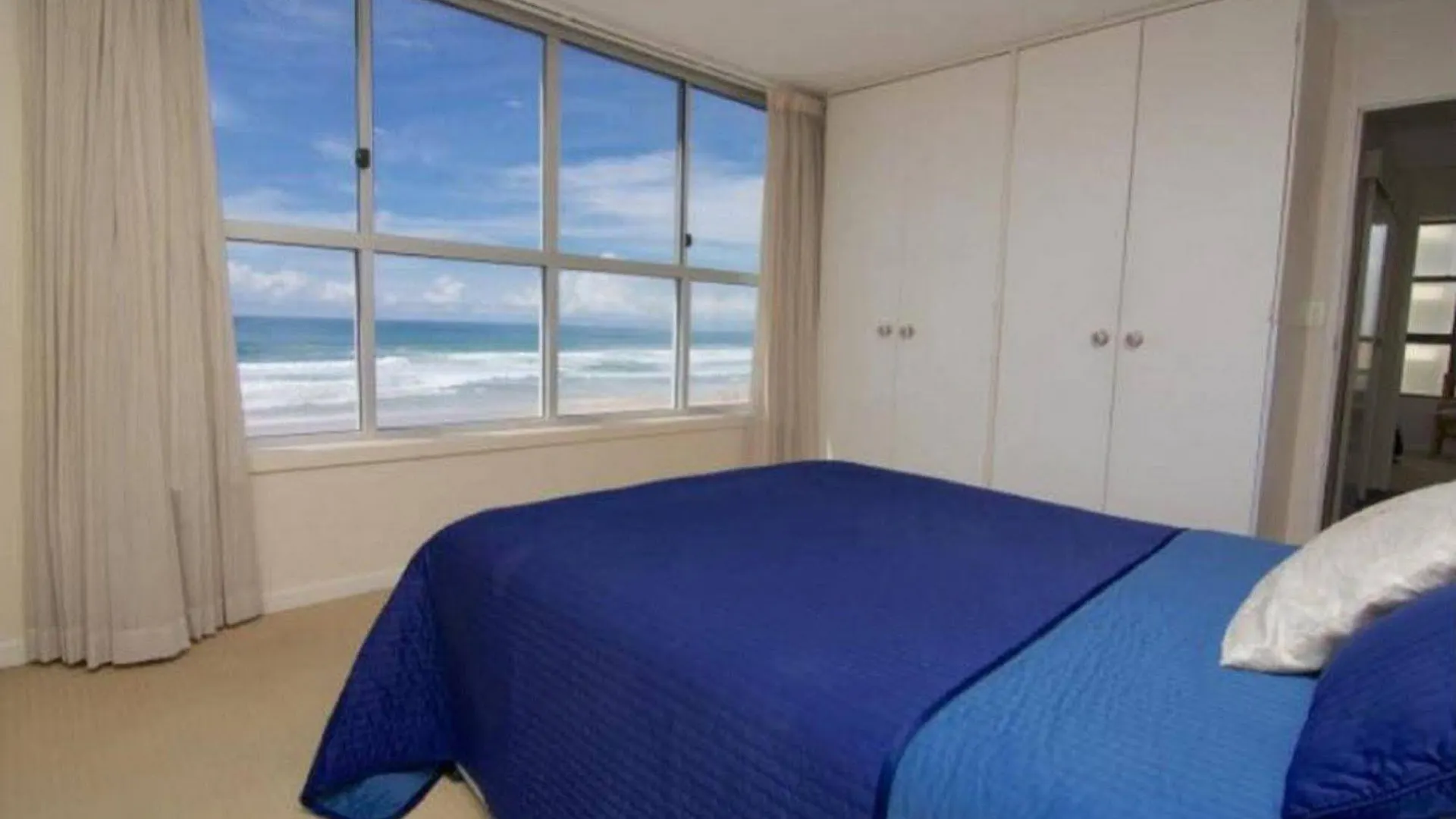 President - Absolute Beachfront 3* Gold Coast