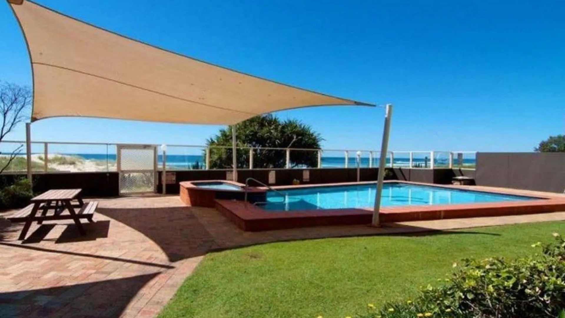 Hotel apartamentowy President - Absolute Beachfront