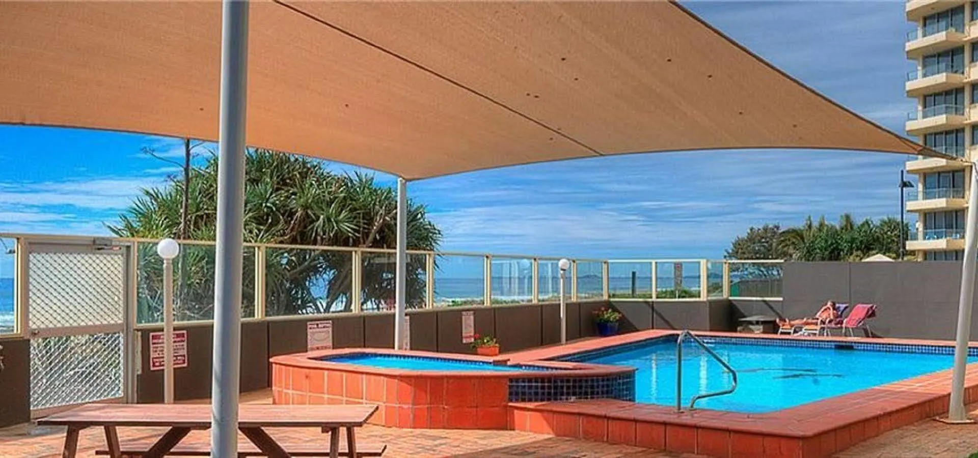 Hotel apartamentowy President - Absolute Beachfront