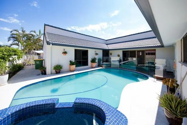 Mermaid Waters Duplex House Проживание в семье