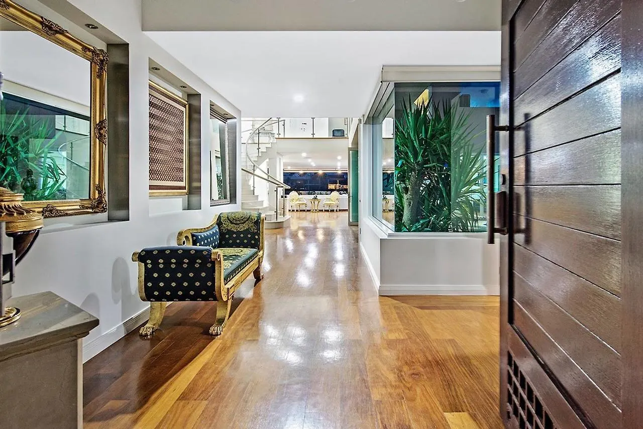 5 Million Dollar Surfers Paradise Dream Mansion بيت للعطل *