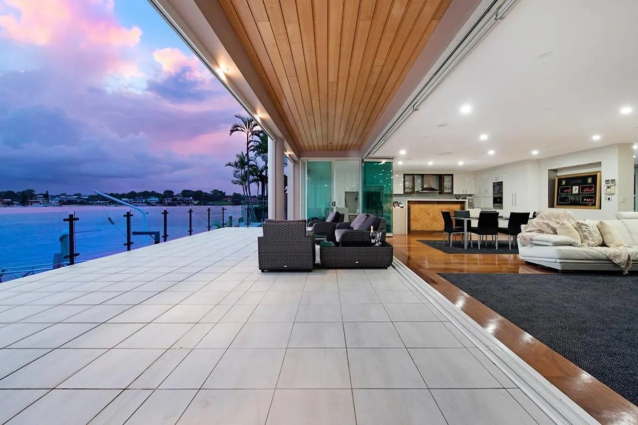 بيت للعطل 5 Million Dollar Surfers Paradise Dream Mansion غولد كوست