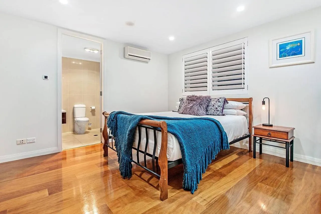 5 Million Dollar Surfers Paradise Dream Mansion غولد كوست