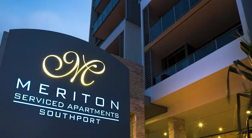 アパートホテル Meriton Serviced Aqua Street 4*