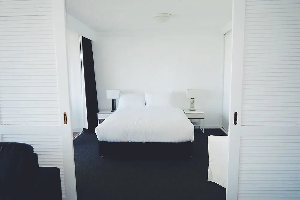 Broadbeach 4*