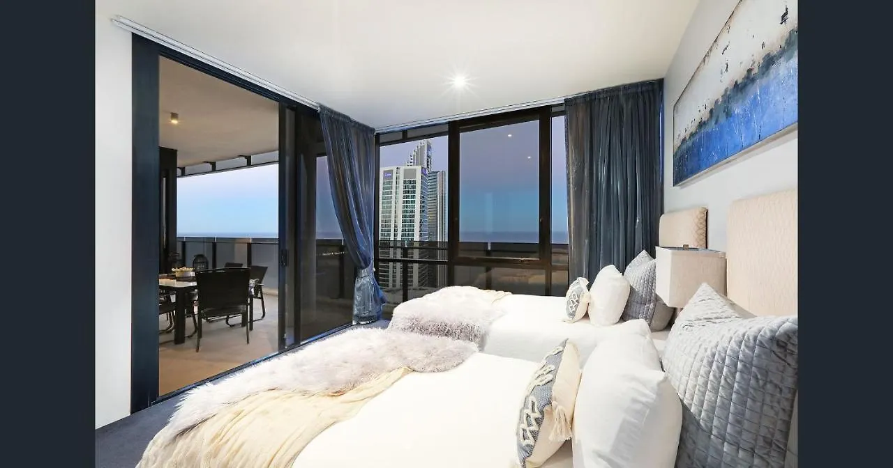 Cavill Avenue Luxury Private Appartement *