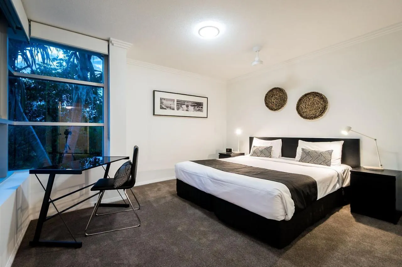 Chancellor Lakeside Aparthotel 4*