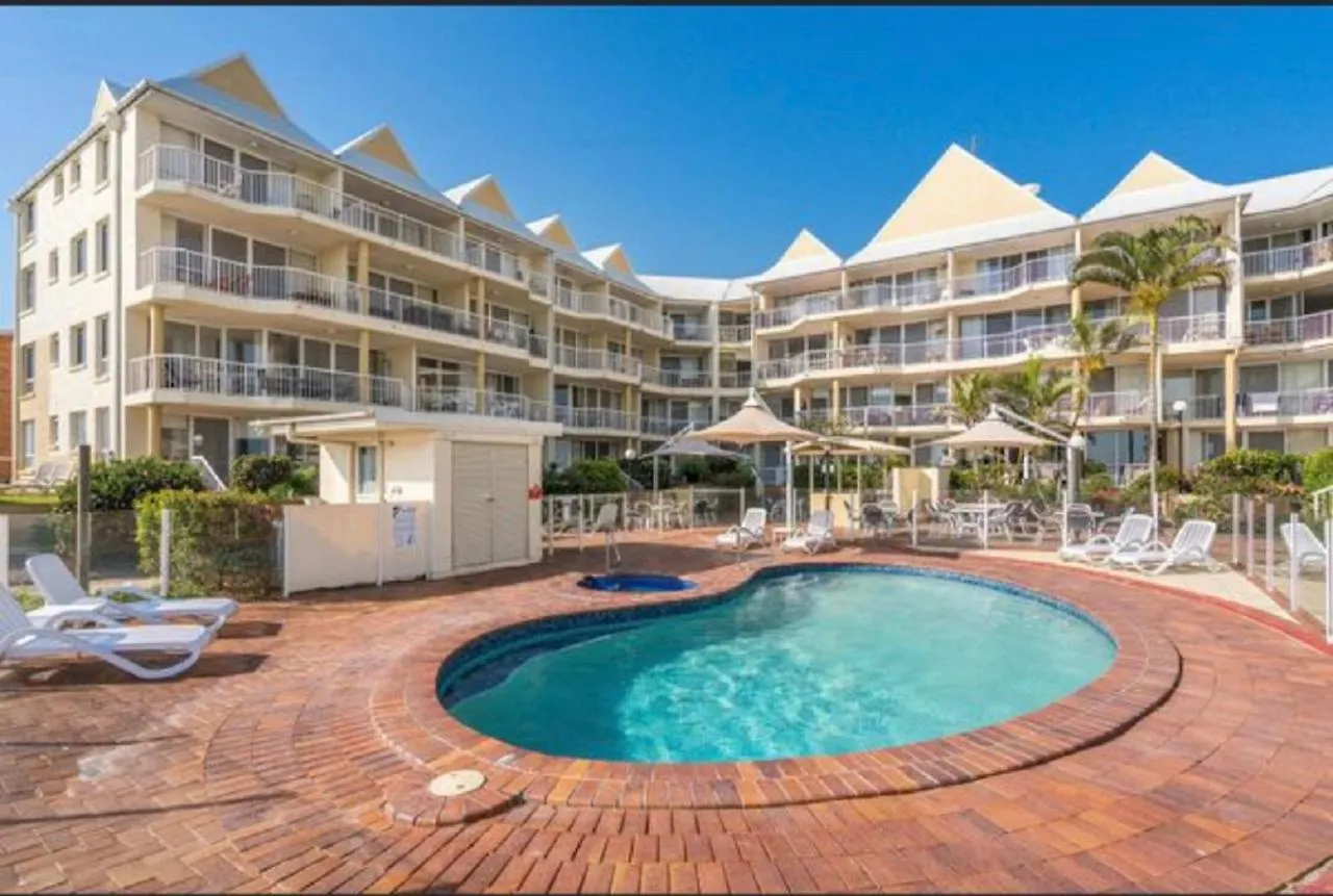 Crystal Beachfront Hotel apartamentowy 3*