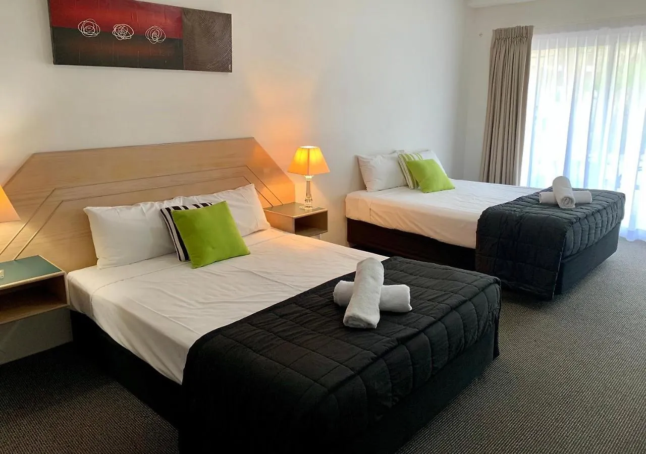 Outrigger Burleigh Hotell 3*