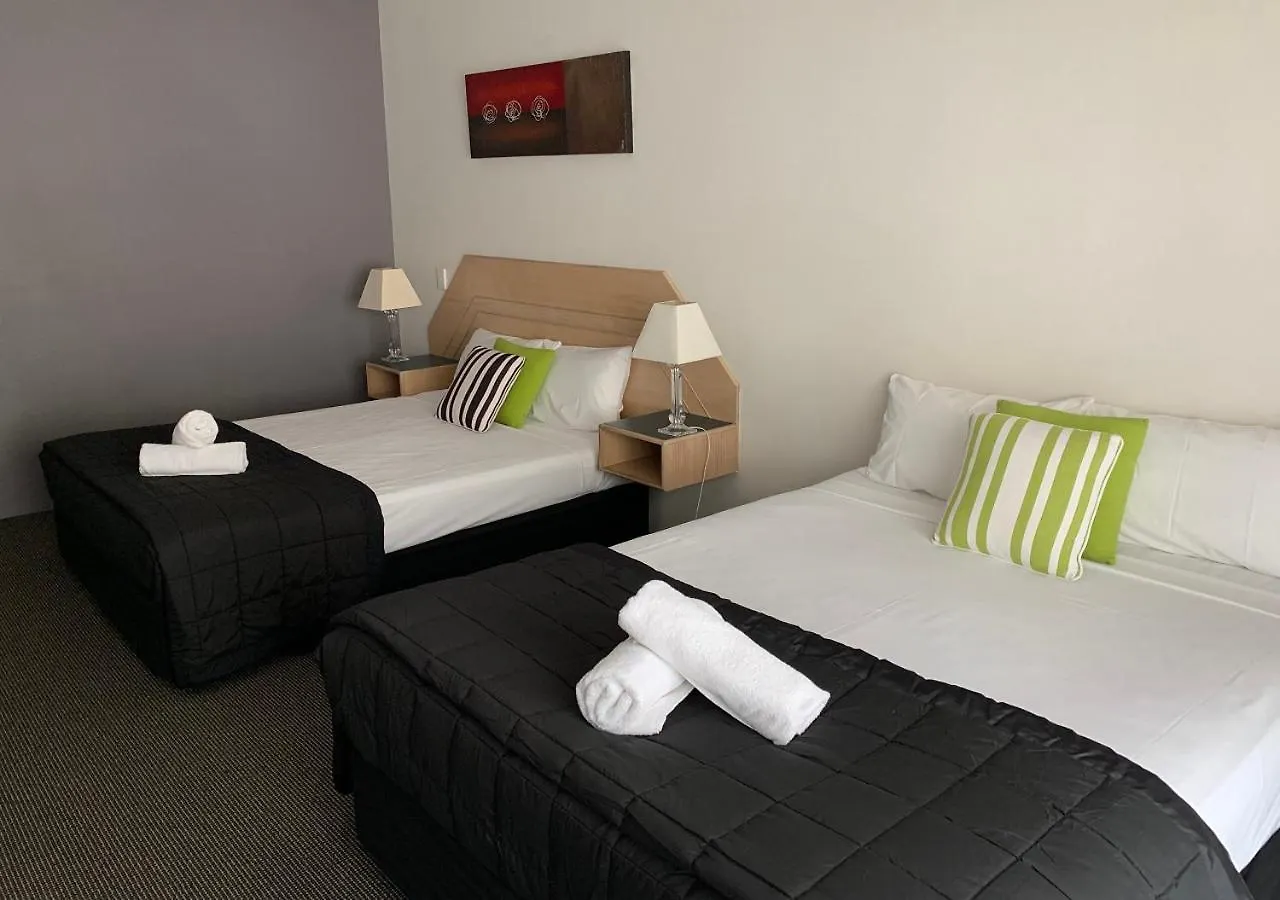 Outrigger Burleigh Hotell