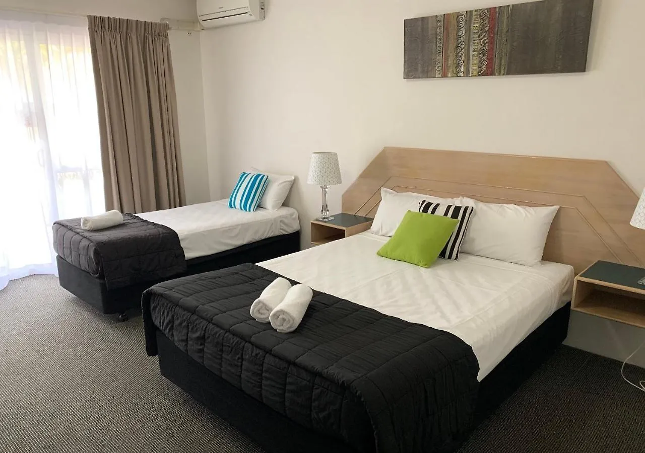 Outrigger Burleigh Hotell 3*