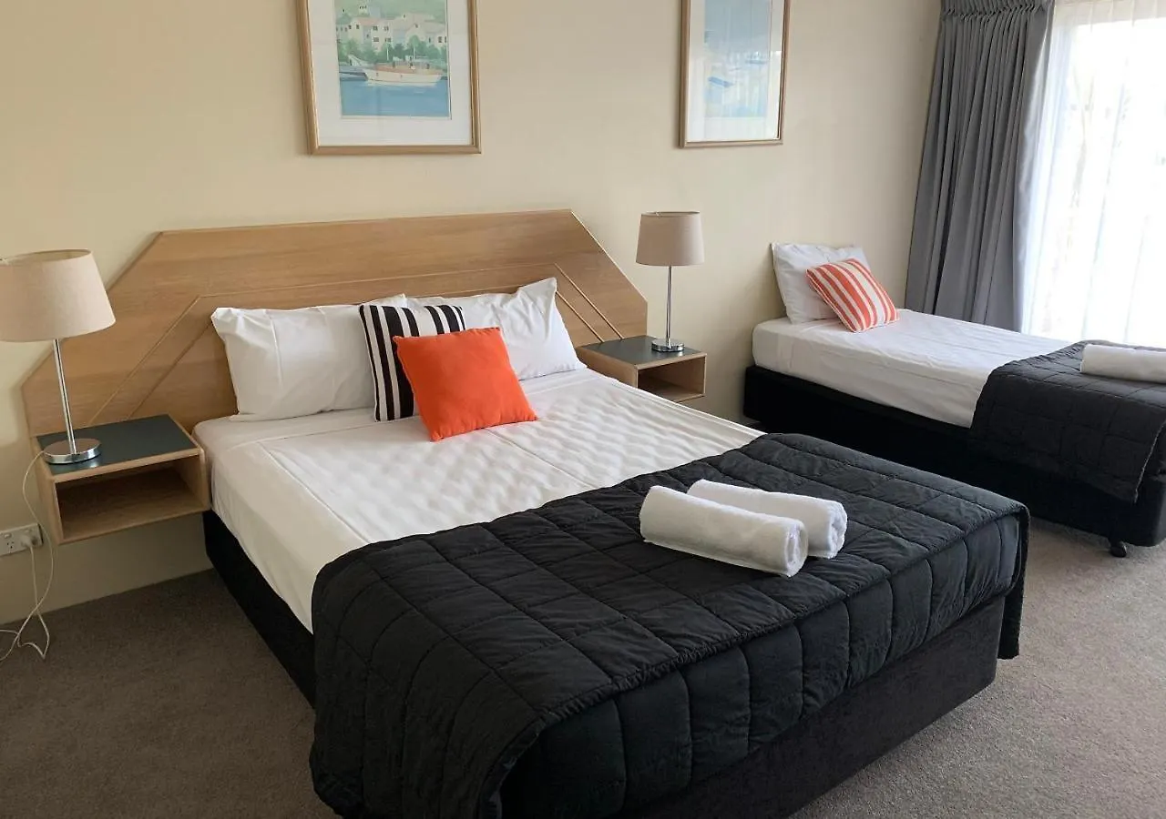 Outrigger Burleigh Hotell