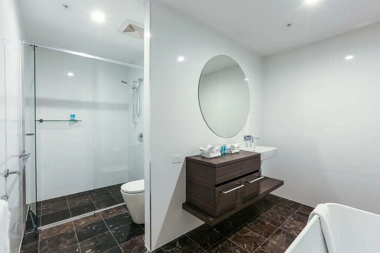 Qube Broadbeach 4*