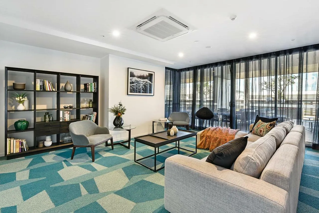 Qube Broadbeach Apart Otel 4*
