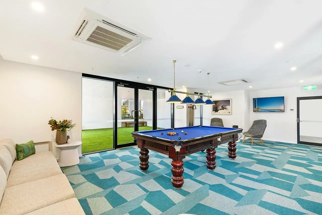 Qube Broadbeach Apart Otel