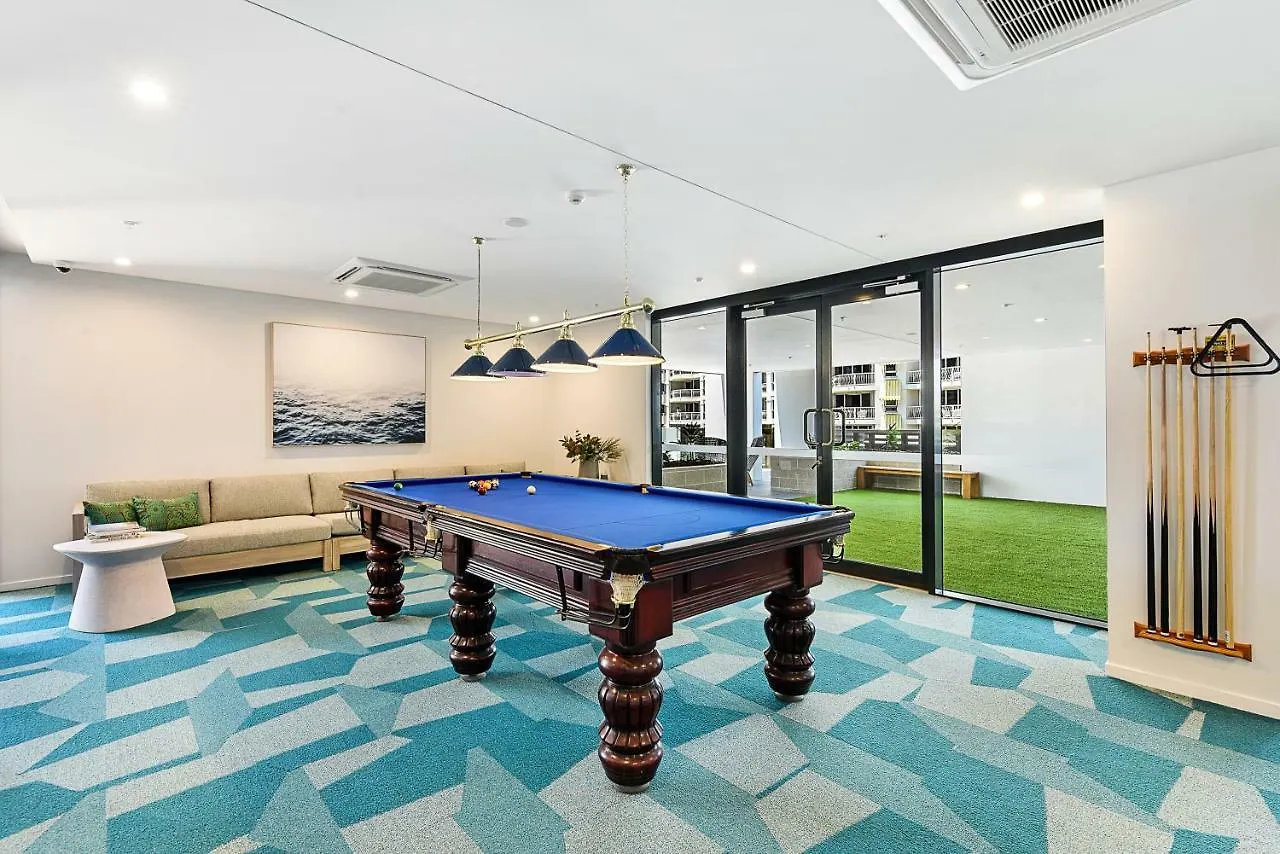 Qube Broadbeach Apart Otel 4*