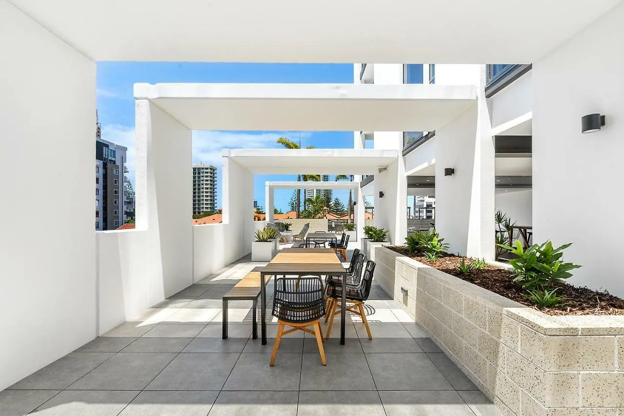 Apart Otel Qube Broadbeach 4*