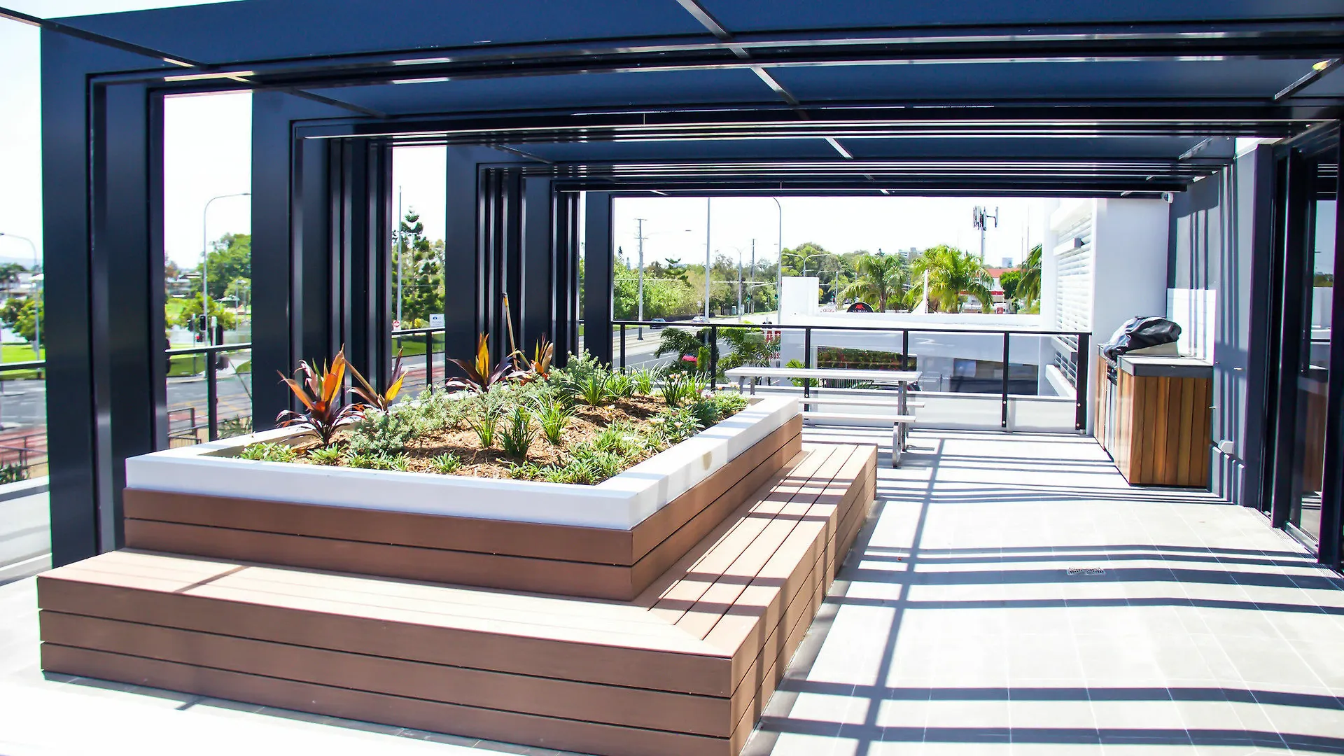 Synergy Broadbeach - Official 4*