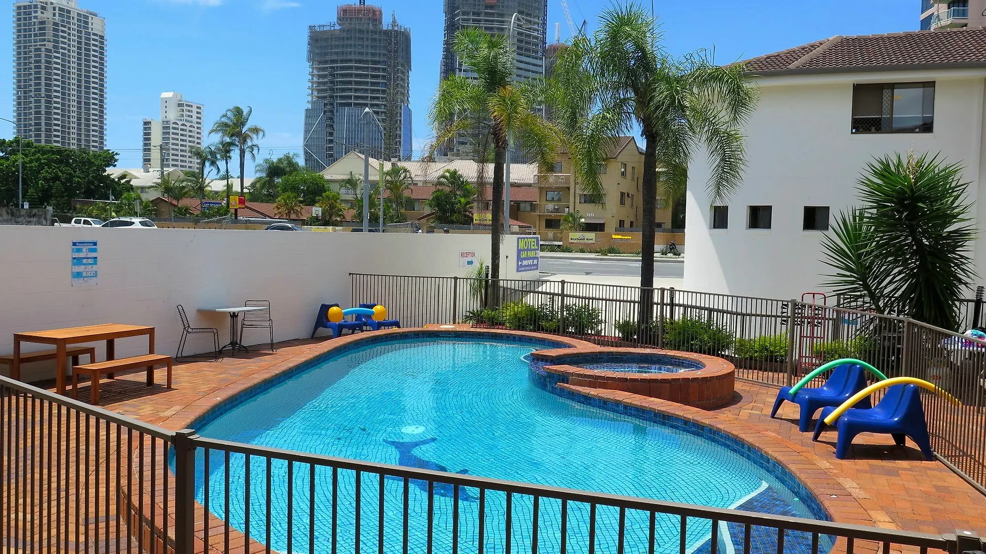 Gold Coast Inn 3*