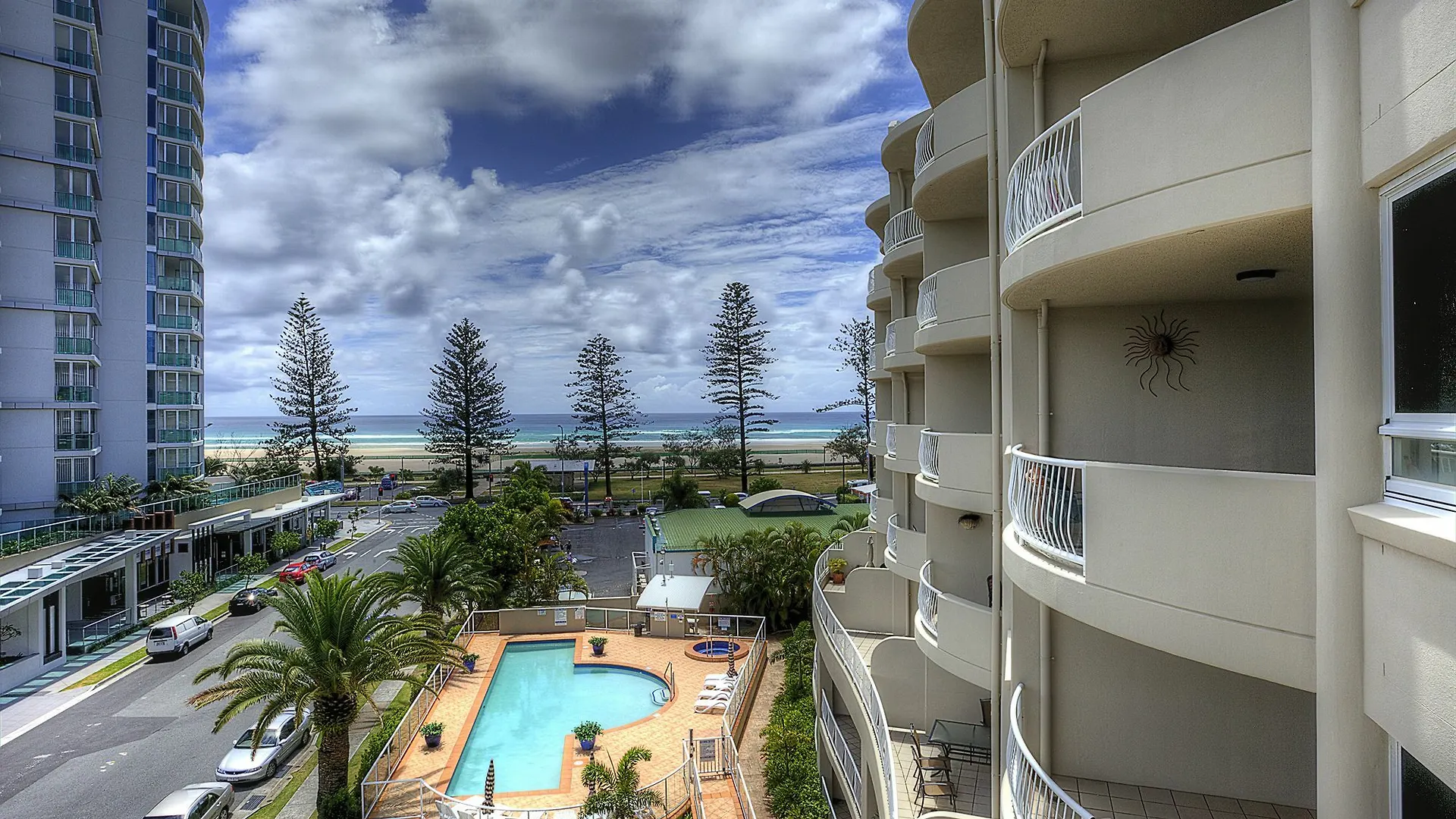 Kirra Aparthotel