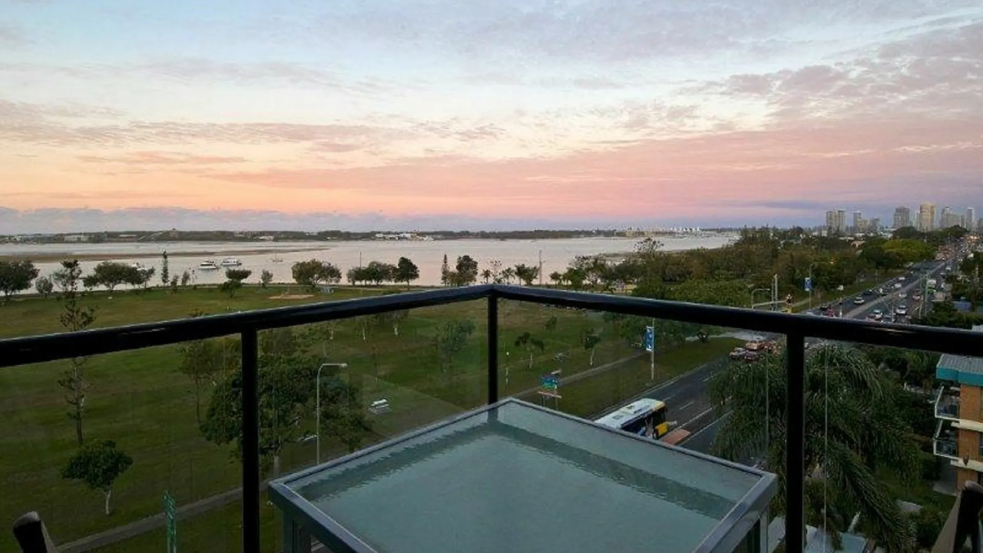 Aqualine On The Broadwater Aparthotel Gold Coast