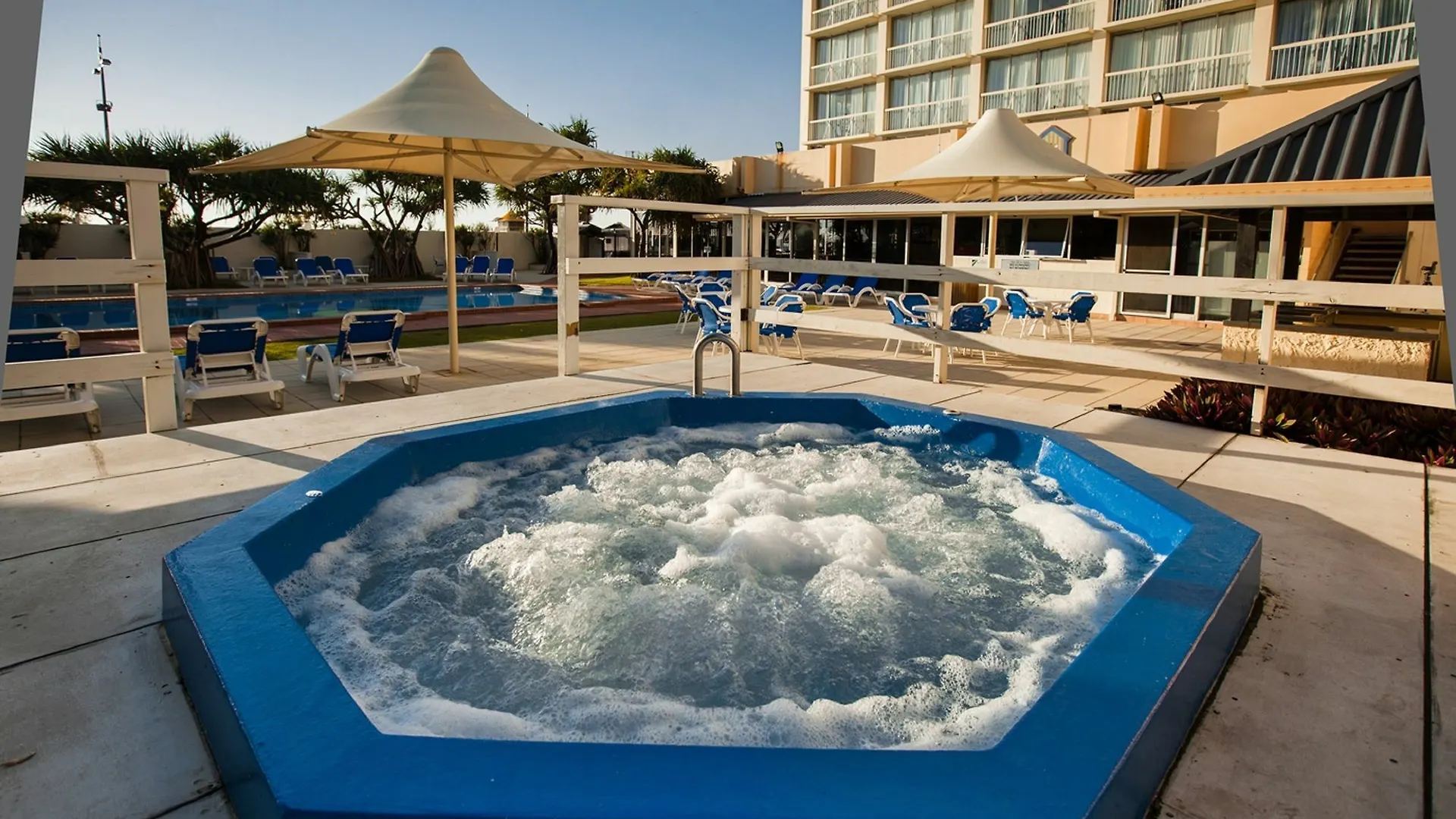 Chateau Beachside Resort 3*