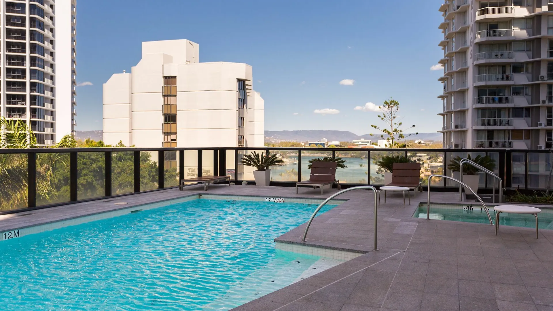 Apartment Circle On Cavill Gold Coast
