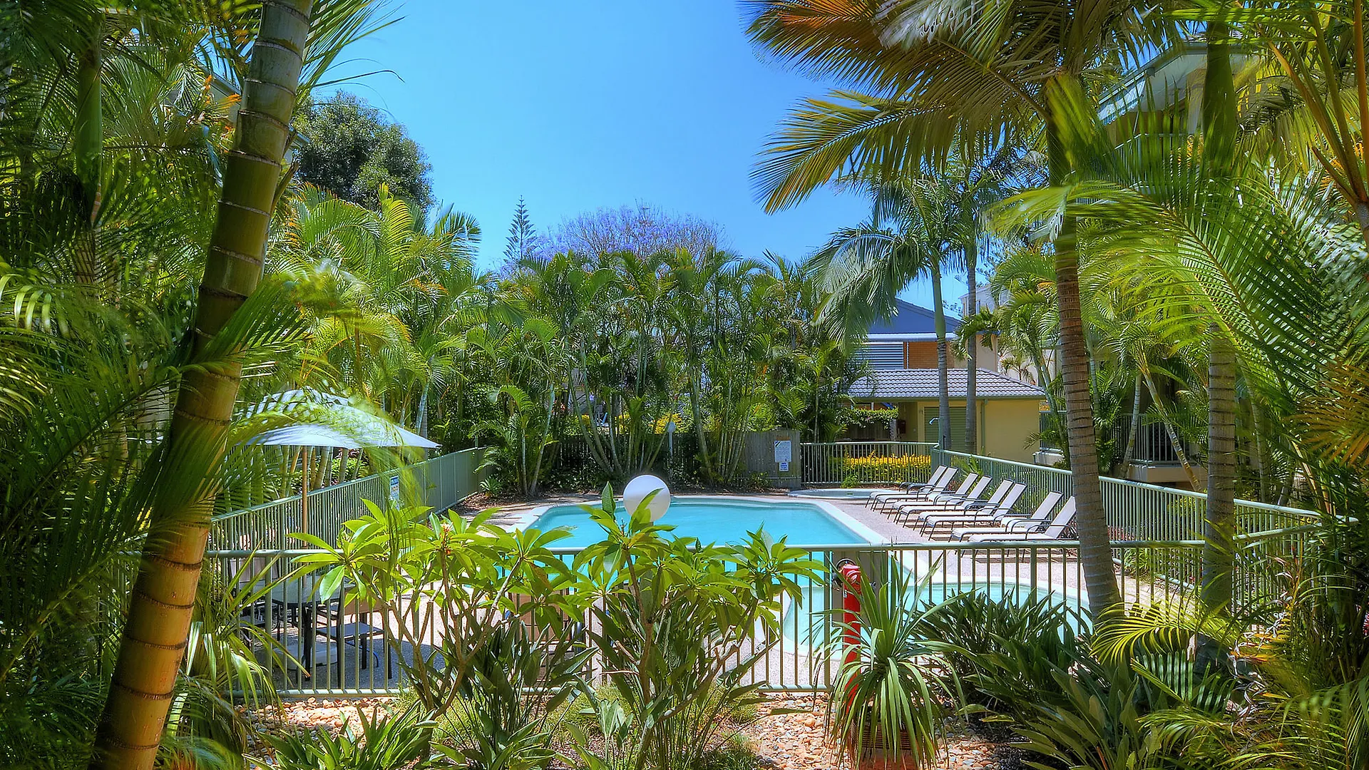 Ξενοδοχείο με διαμερίσματα Bila Vista Kirra Beachside 3*