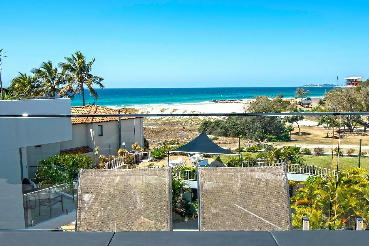 Sandcastles On Currumbin Beachfront, Guldkusten