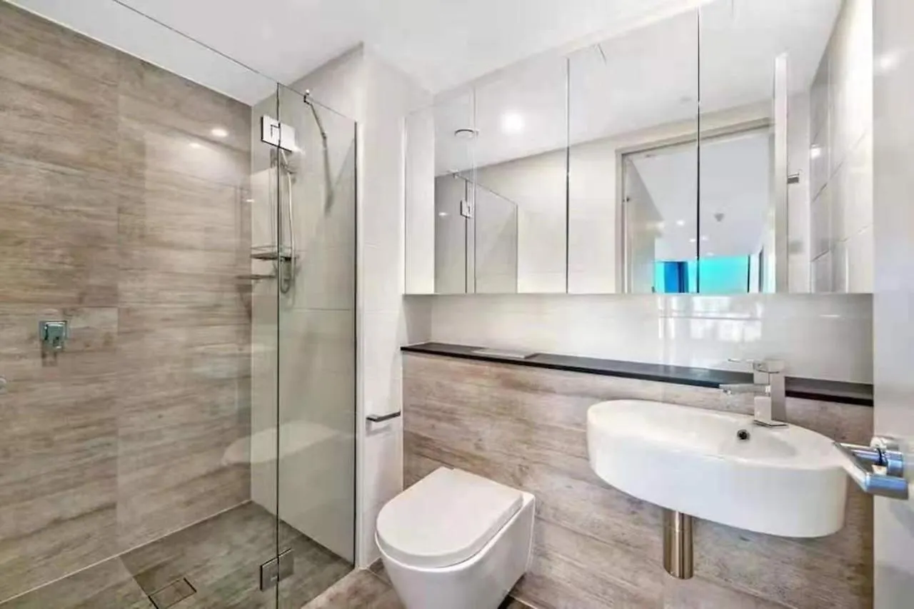 Modern, Carefree Living Style Apt In Southport Daire