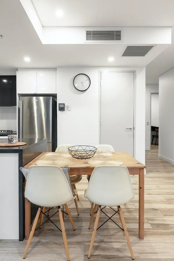 Modern, Carefree Living Style Apt In Southport
