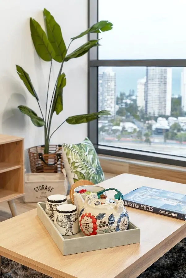 Modern, Carefree Living Style Apt In Southport Daire