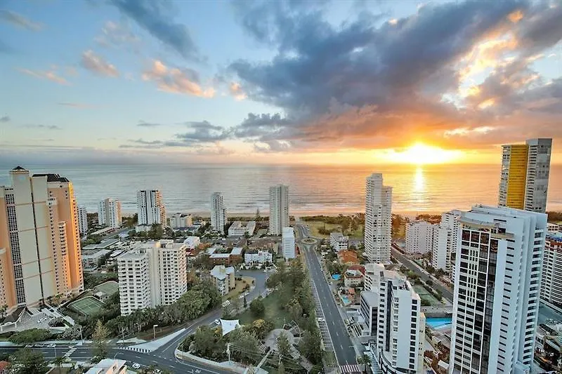 Qube Broadbeach Apart Otel 4*