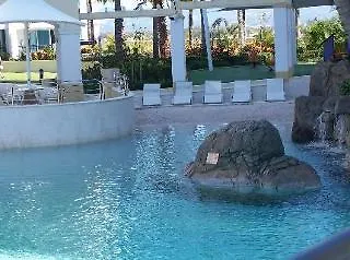 호텔 Chevron Renaissance Private 4*