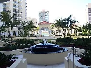 Chevron Renaissance Private 호텔 골드코스트