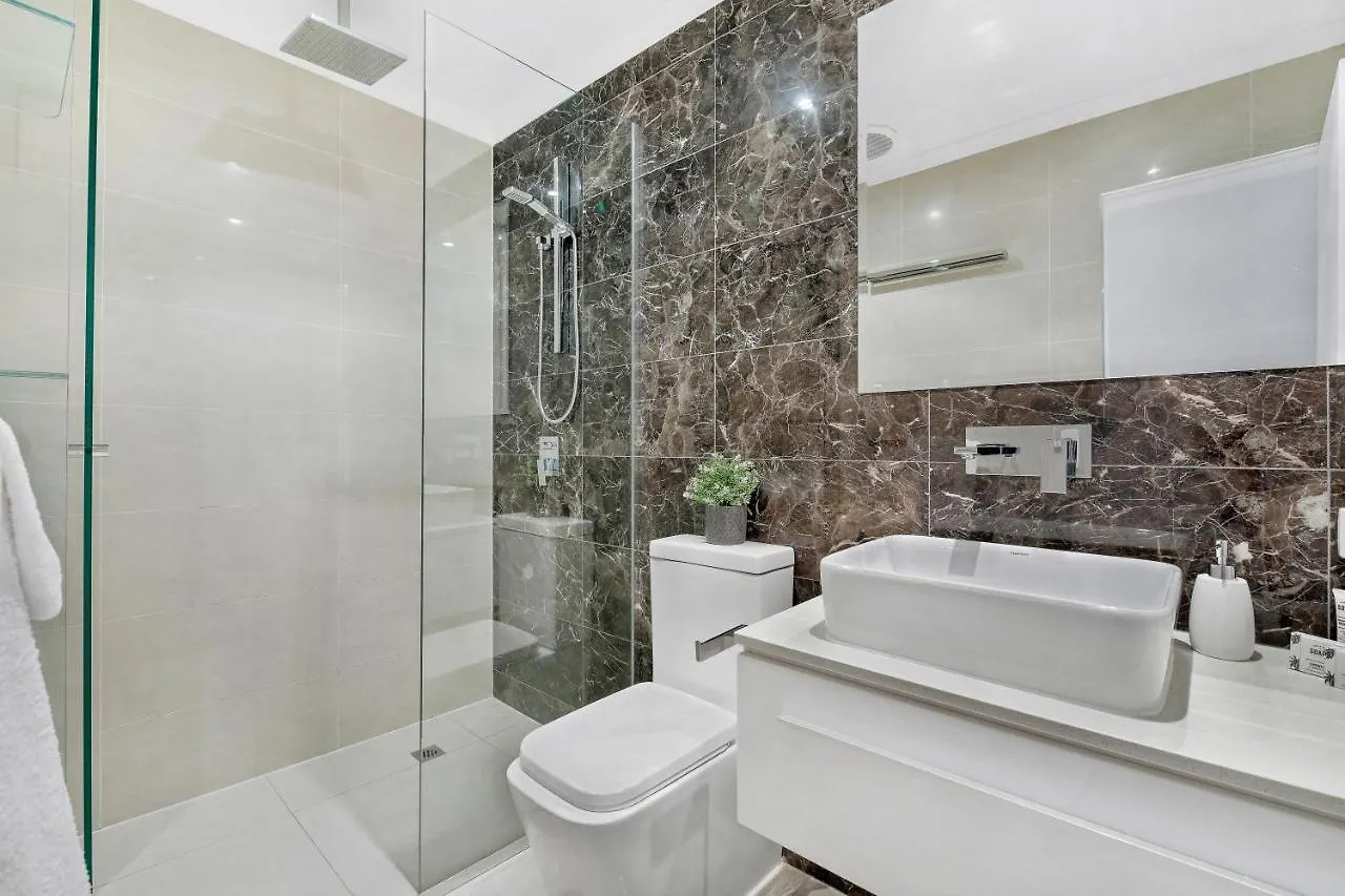 Luxury, Pets, Beach, Convention, Casino, Shopping, Privacy Apartment Gold Coast